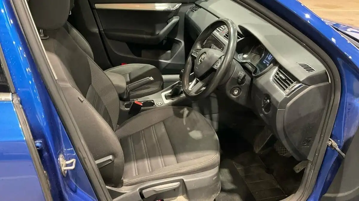 2019-skoda-octavia-16tdi-se-technology-hatchback-dsg-big-7