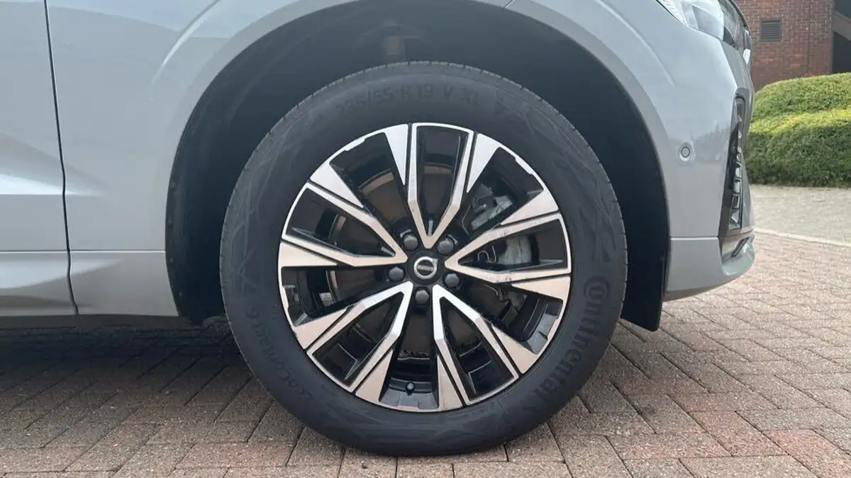 2023-volvo-xc60-20td-b4-plus-dark-big-8