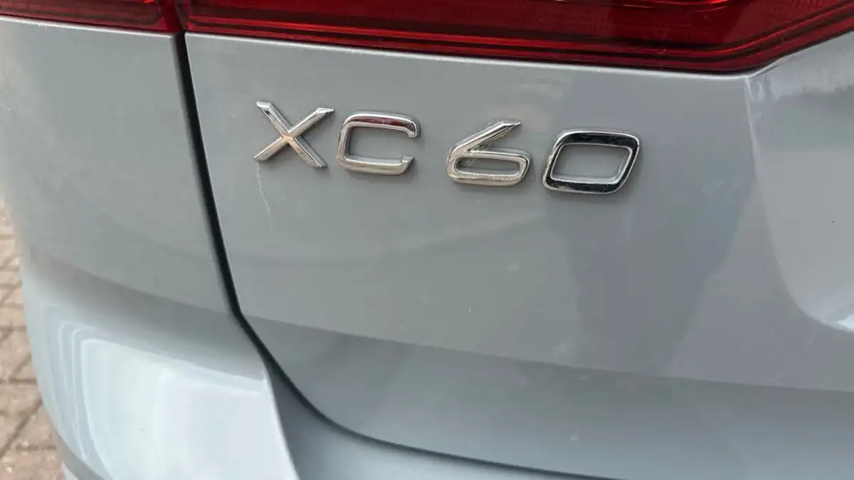 2023-volvo-xc60-20td-b4-plus-dark-big-32