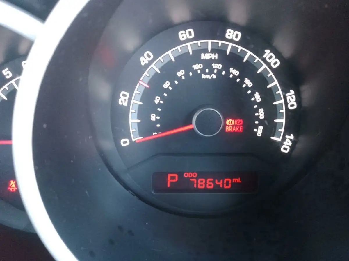 2012-kia-venga-16-2-big-30
