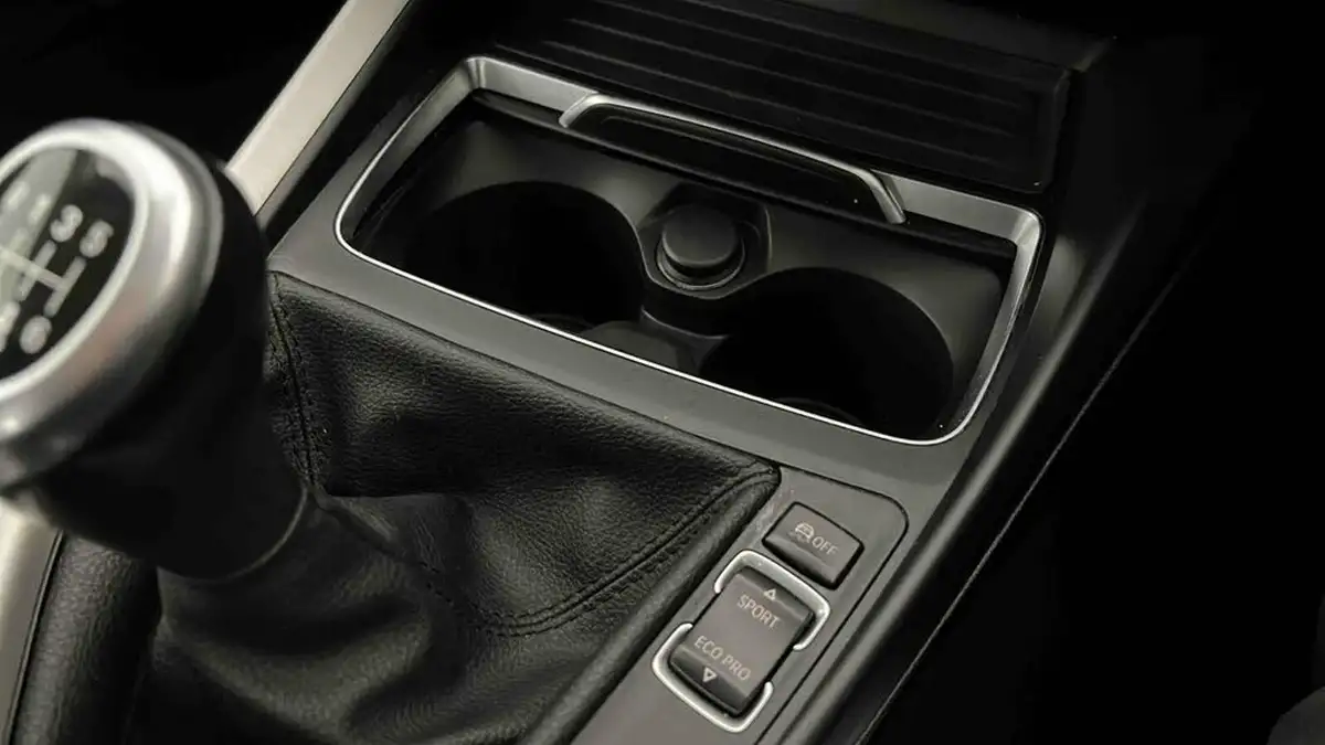 2017-bmw-1-series-20td-118d-se-3d-big-40