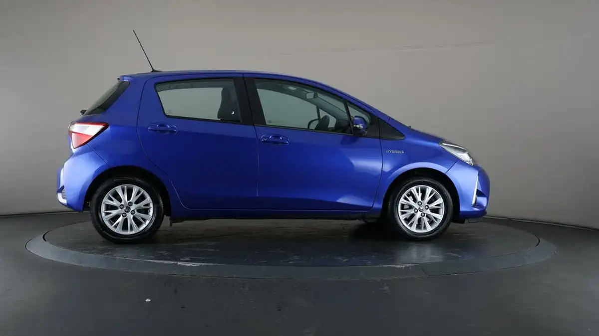 2020-toyota-yaris-15-vvt-i-icon-tech-98bhp-hybrid-1497cc-e-cvt-big-54