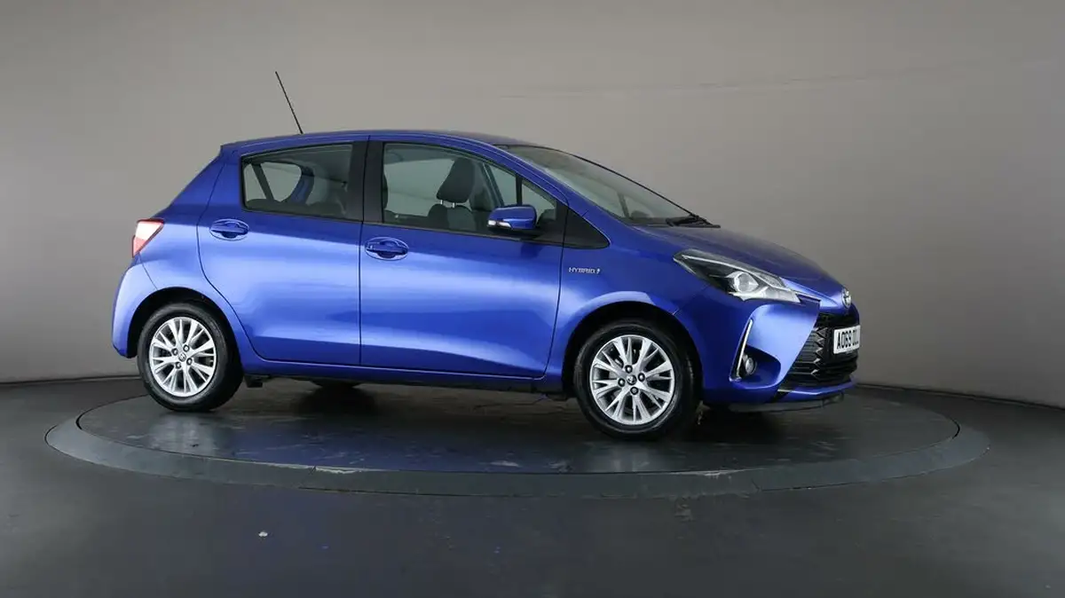 2020-toyota-yaris-15-vvt-i-icon-tech-98bhp-hybrid-1497cc-e-cvt-big-50