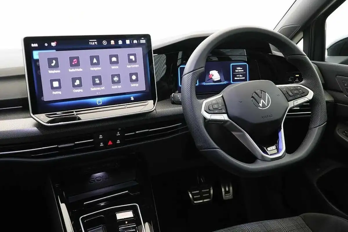 2024-volkswagen-golf-15-tsi-gte-big-1