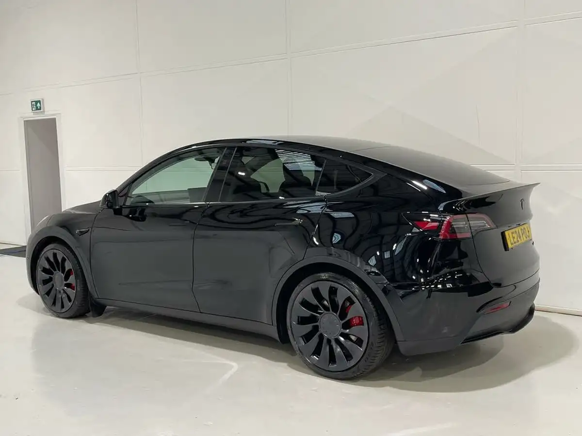 2024-tesla-model-y-e-performance-big-59