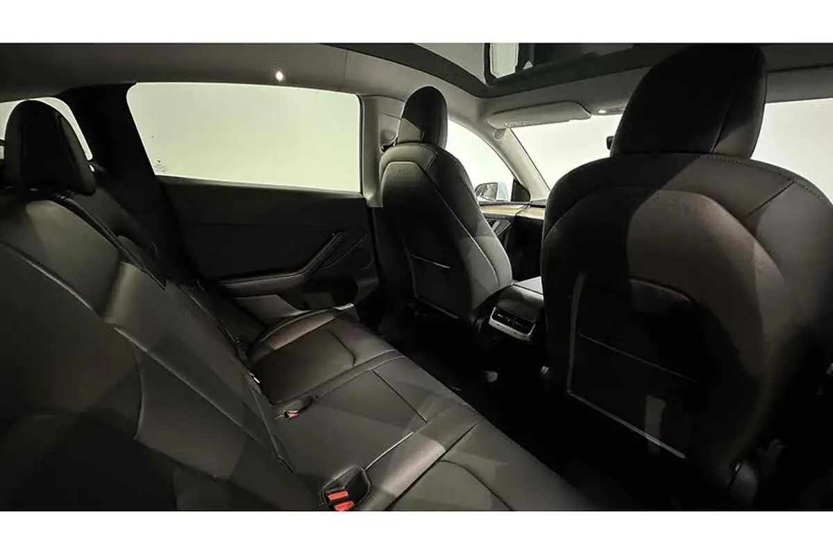 2022-tesla-model-y-e-long-range-big-24