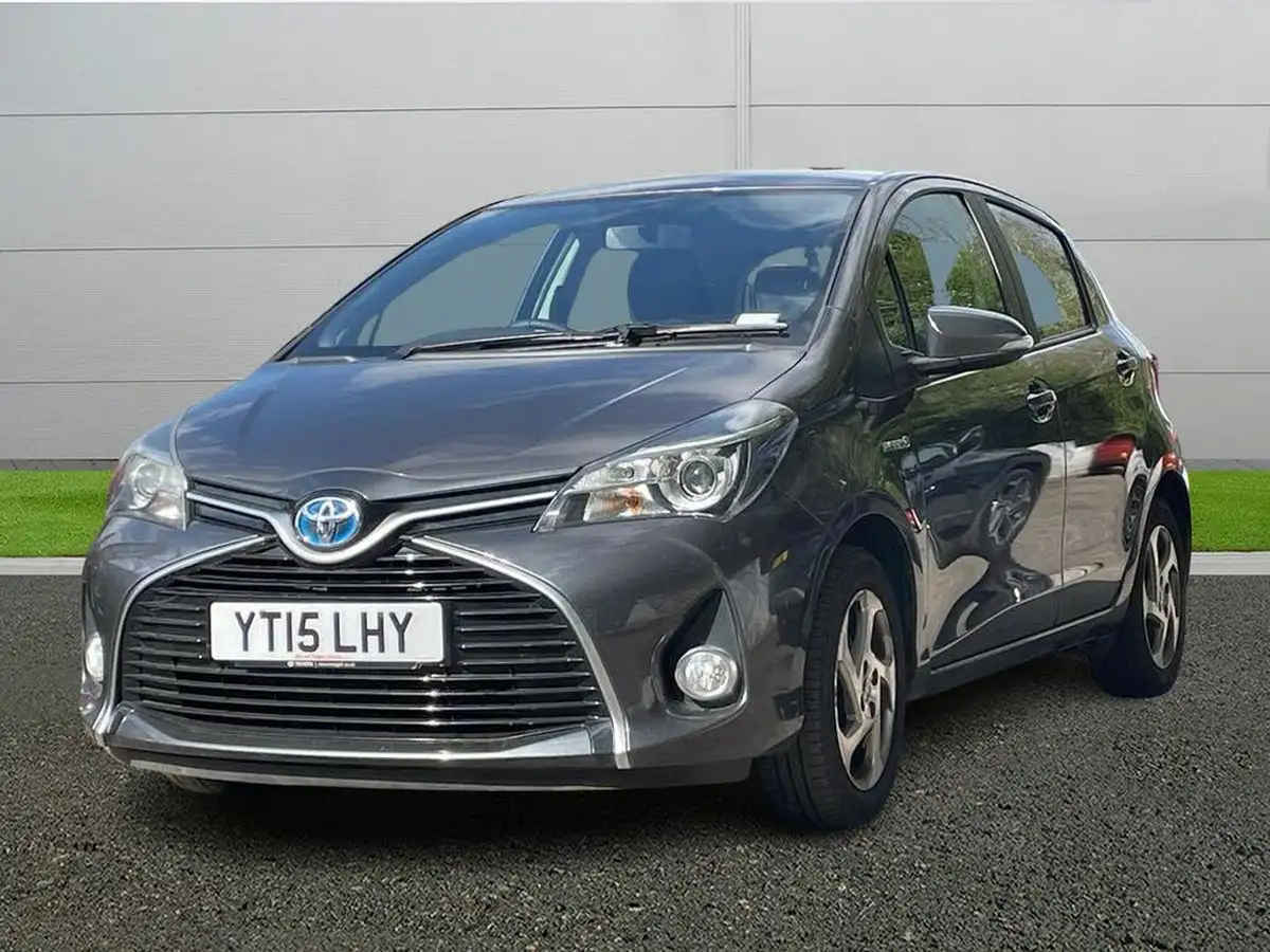 2015-toyota-yaris-15-vvt-i-icon-hybrid-big-2