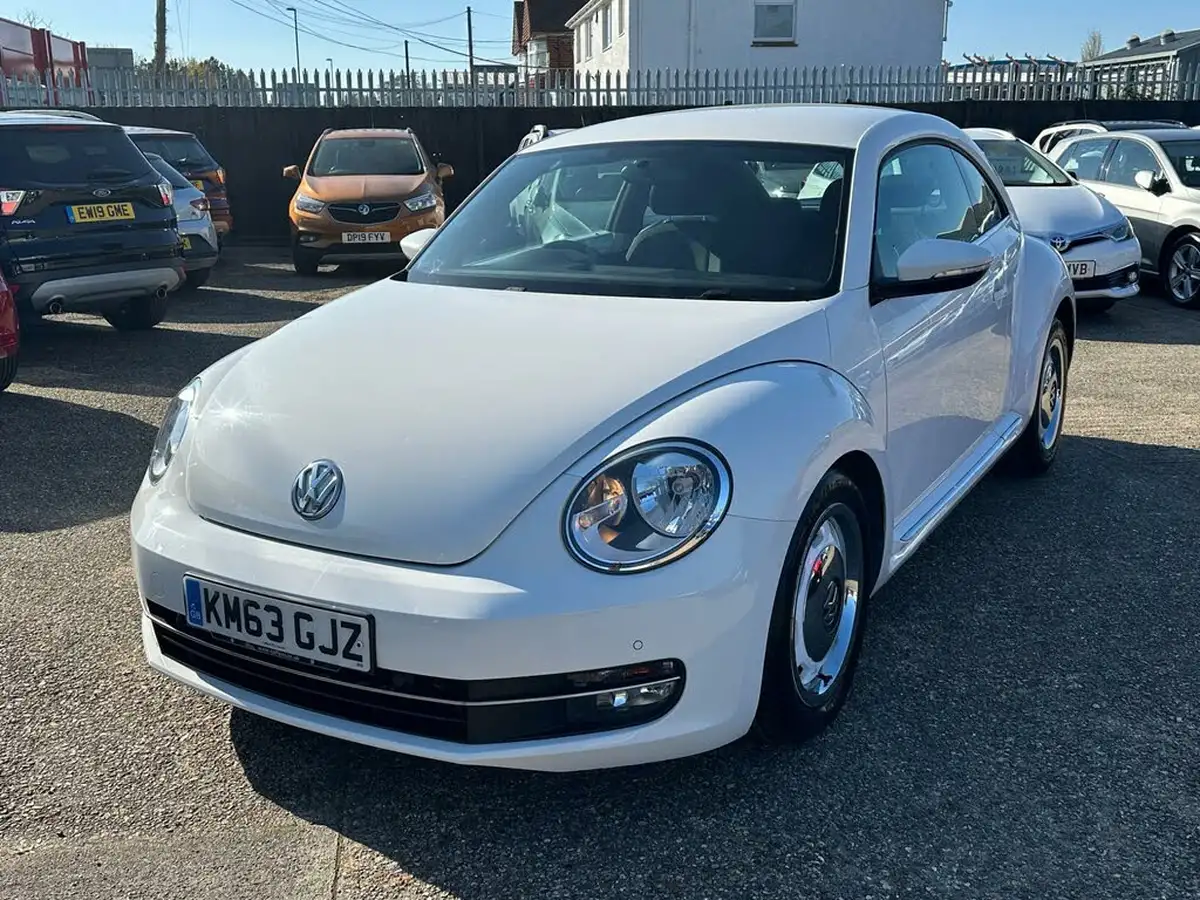 2013-volkswagen-beetle-20tdi-design-hatchback-3d-dsg-big-2