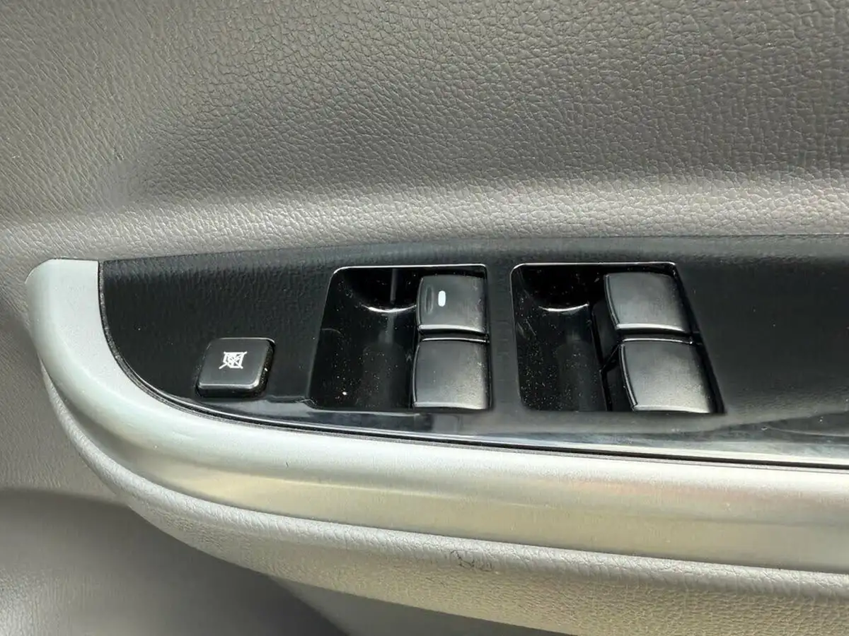 2016-mitsubishi-l200-24di-d-barbarian-big-29