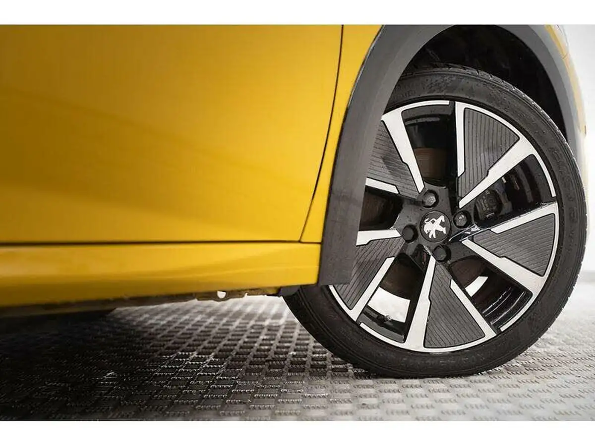 2021-peugeot-208-e-gt-50kwh-big-19