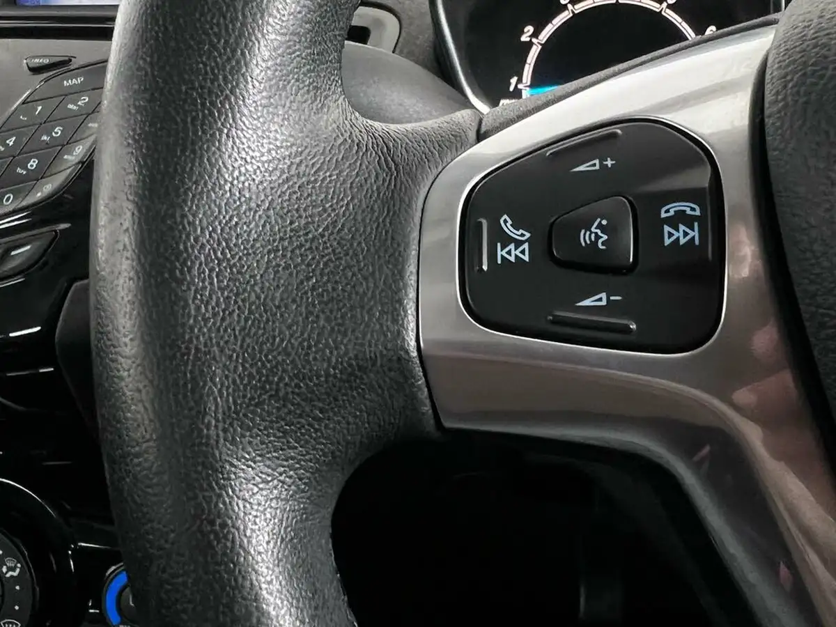 2016-ford-fiesta-125-zetec-5d-big-15