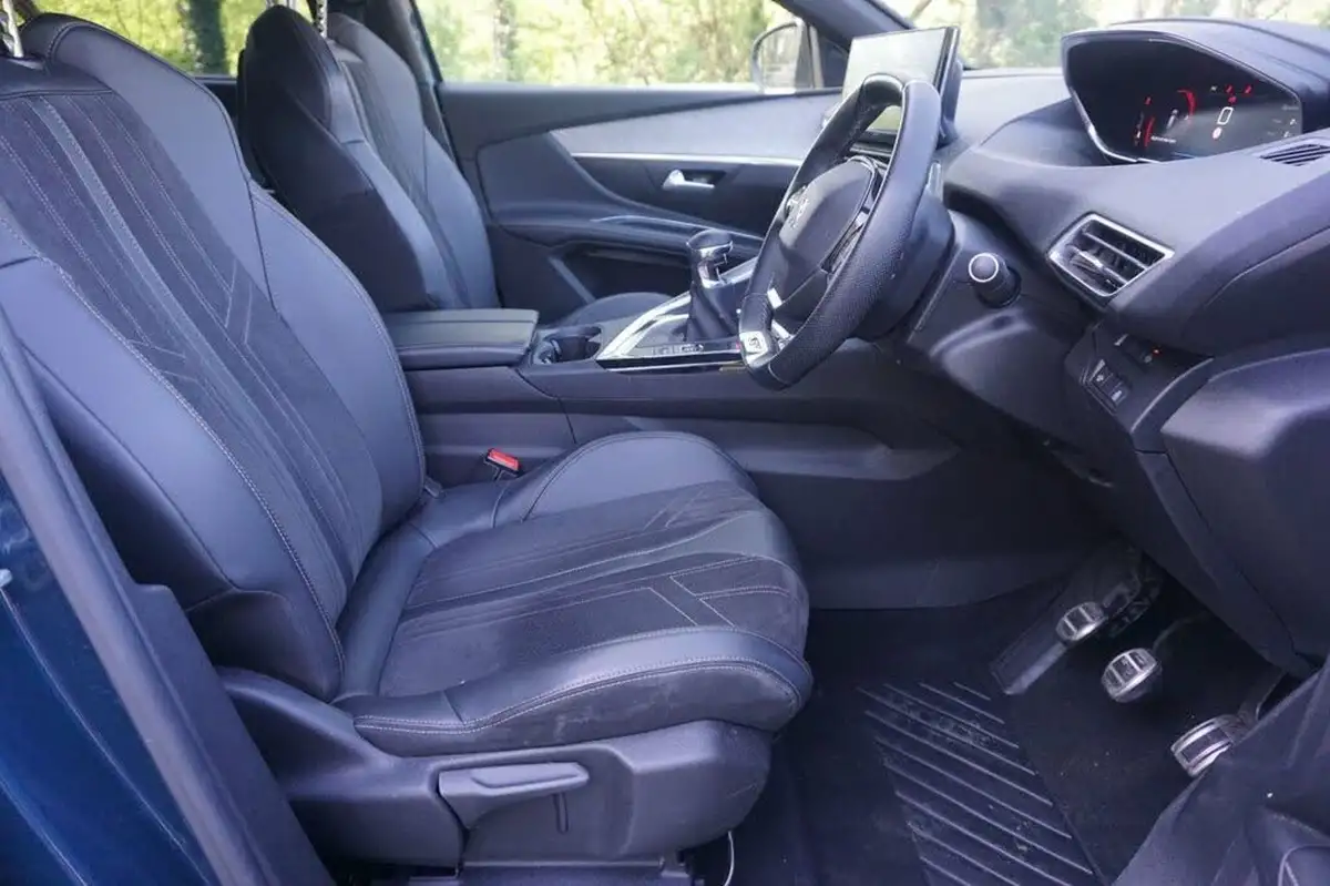 2021-peugeot-5008-suv-12-puretech-gt-big-4
