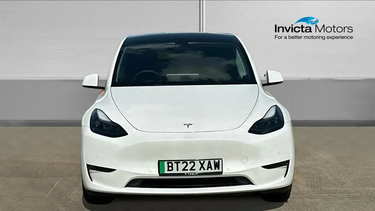 2022-tesla-model-y-e-long-range-big-7