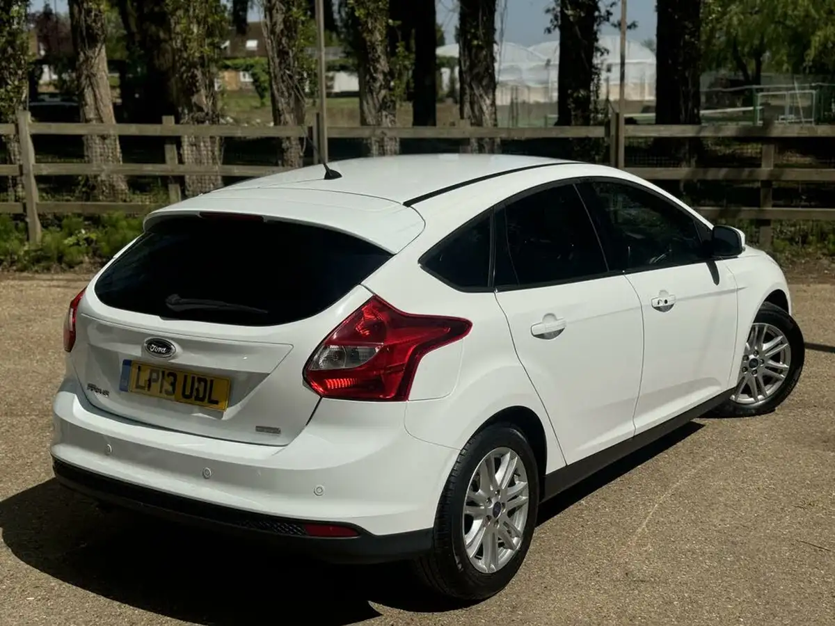 2013-ford-focus-10-titanium-125ps-hatchback-big-30