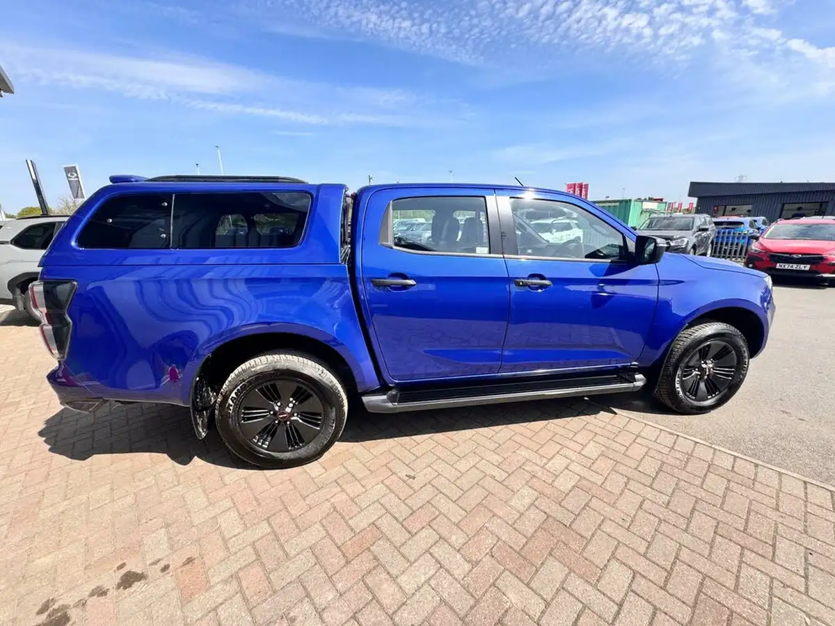2022-isuzu-d-max-19td-v-cross-pick-up-big-3