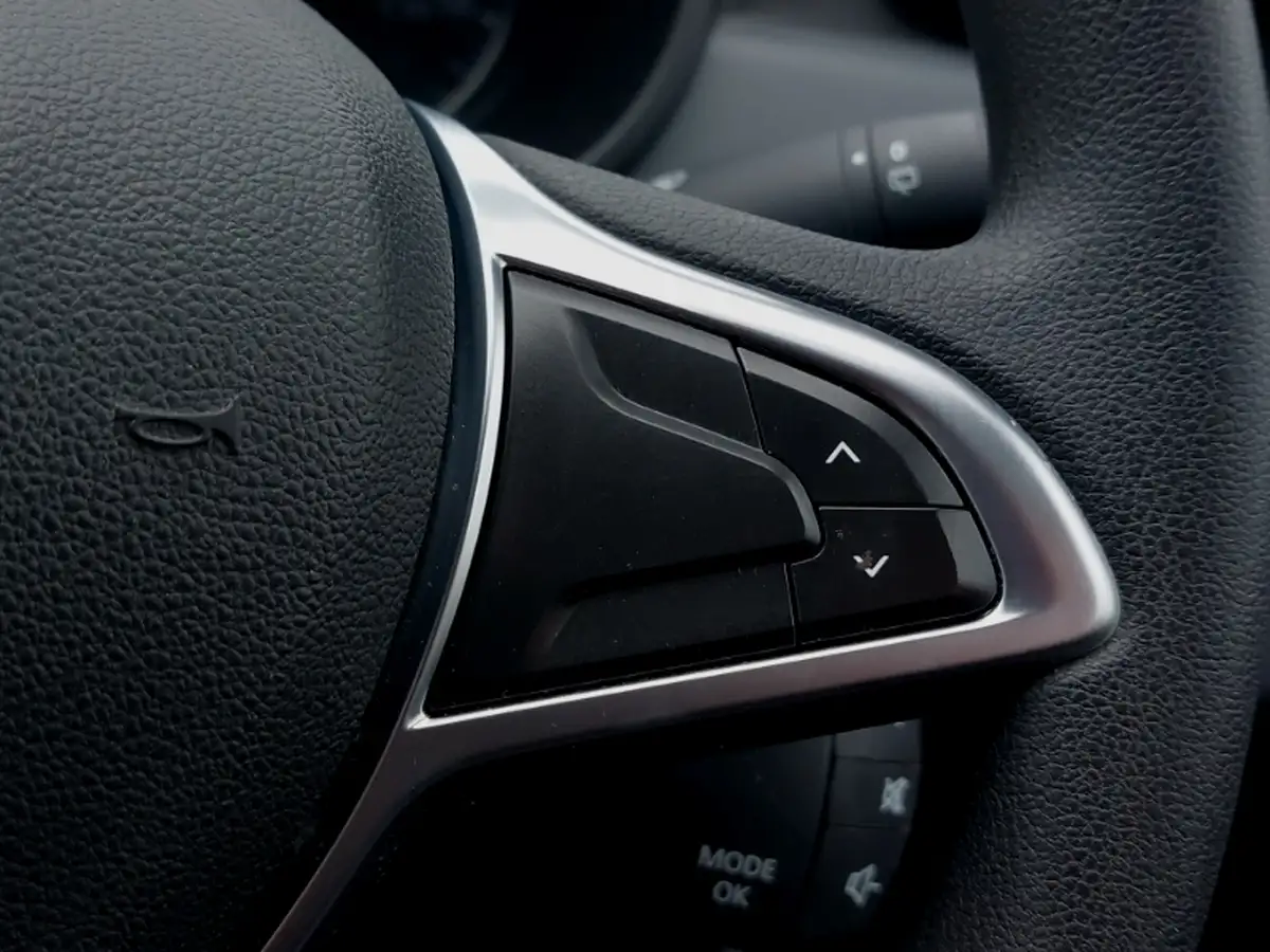 2021-dacia-duster-10-tce-essential-90bhp-station-wagon-5d-big-13