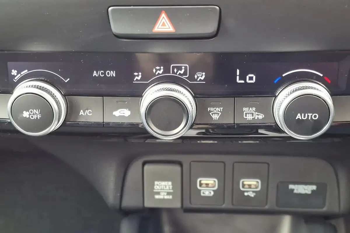 2022-honda-jazz-15-i-mmd-ex-107ps-big-19