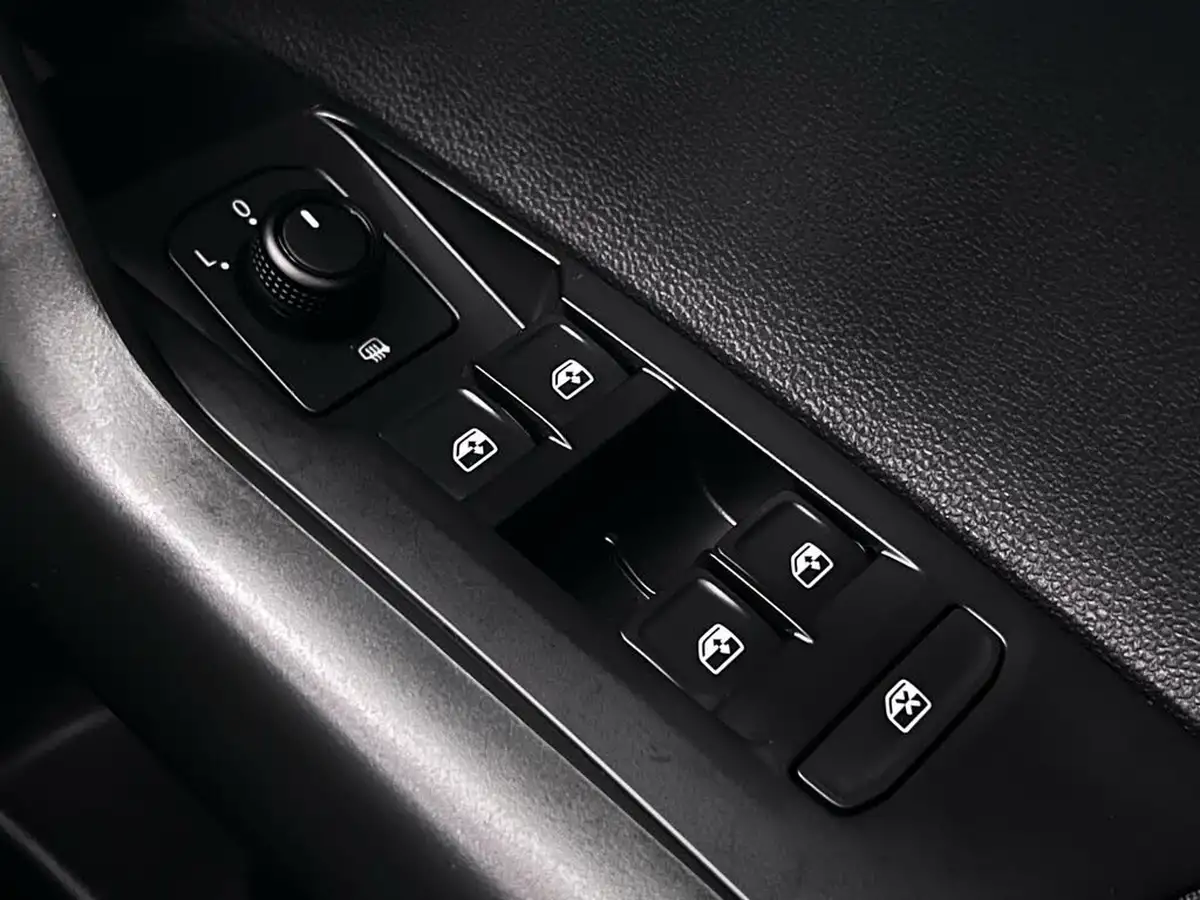 2019-volkswagen-polo-10-tsi-se-ss-big-30