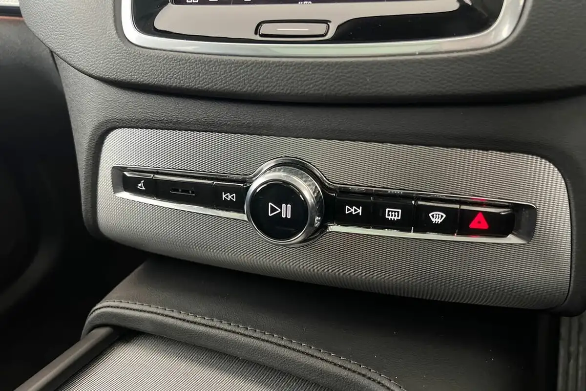 2024-volvo-xc90-20-b5-plus-big-13