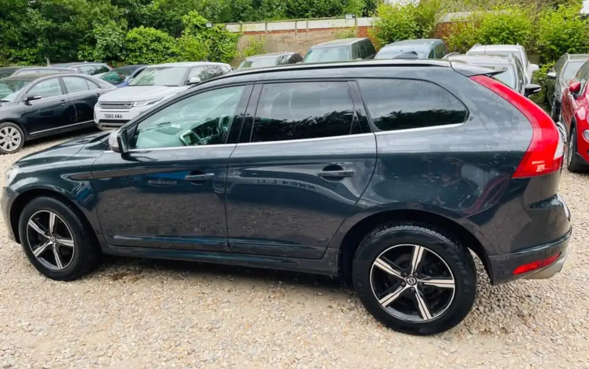 2016-volvo-xc60-20td-d4-r-design-nav-big-7