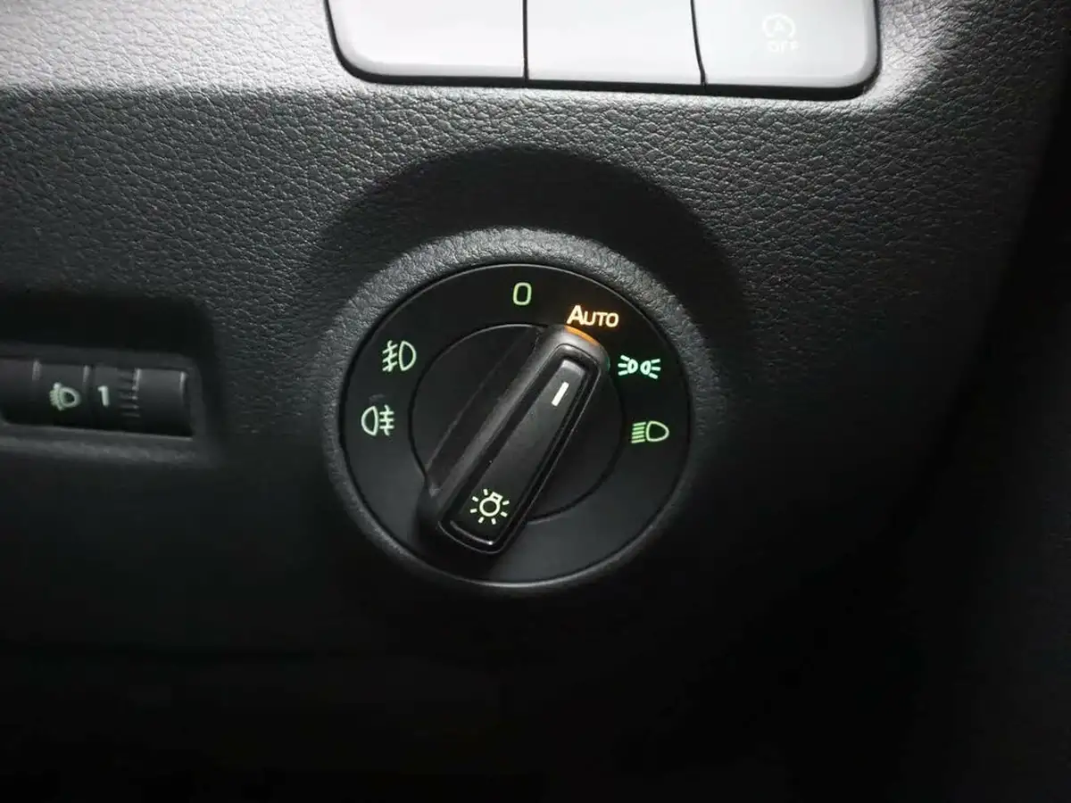 2019-skoda-fabia-10-mpi-colour-edition-75ps-ss-big-24