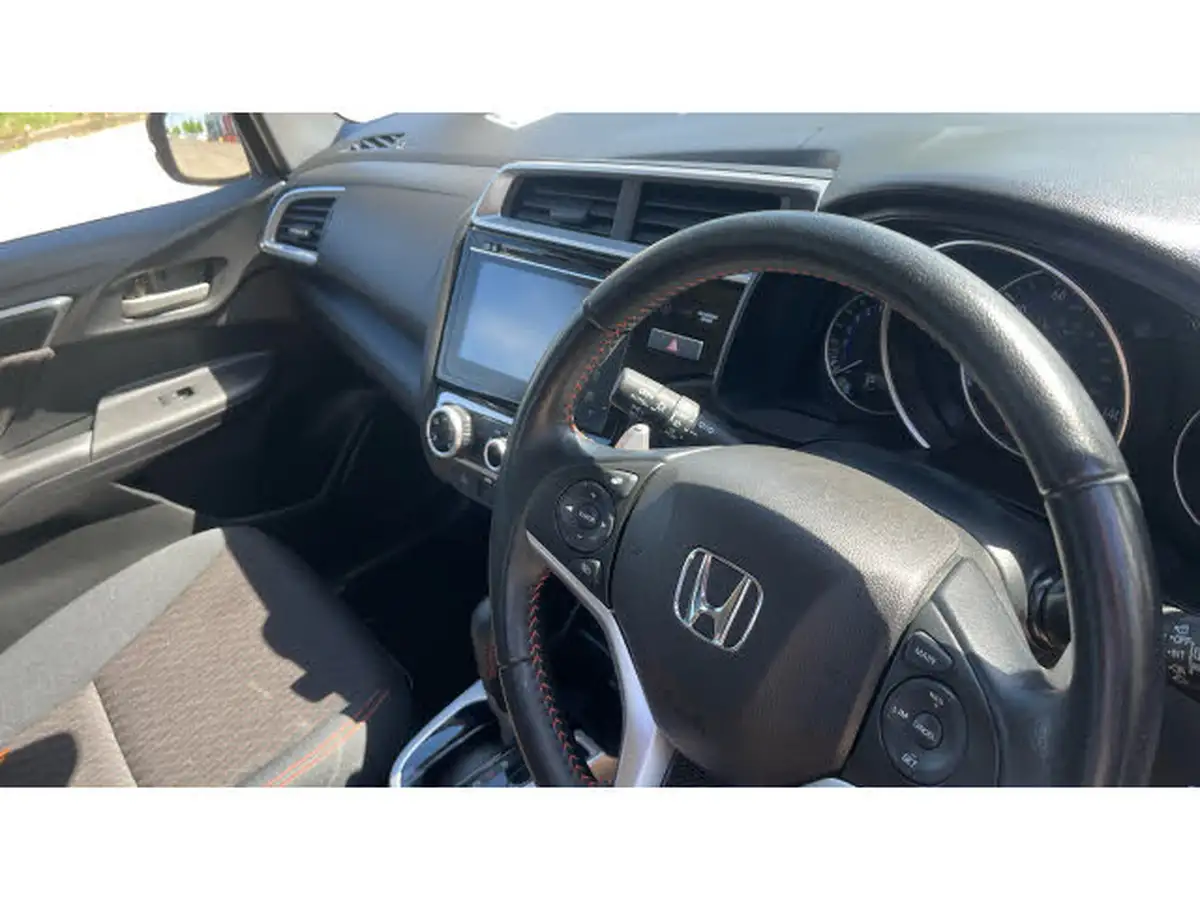 2019-honda-jazz-15-i-vtec-sport-cvt-big-13