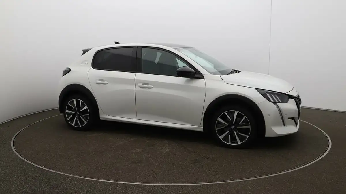 2022-peugeot-208-12-puretech-gt-100bhp-big-38