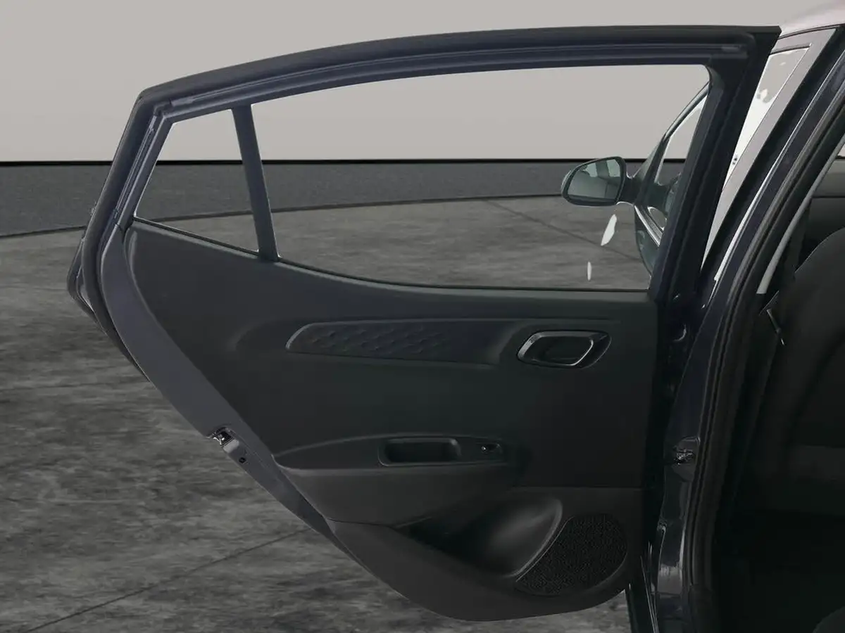 2023-hyundai-i10-10-se-big-23