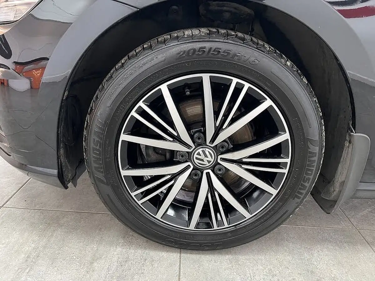 2019-volkswagen-golf-16tdi-se-estate-5d-big-20