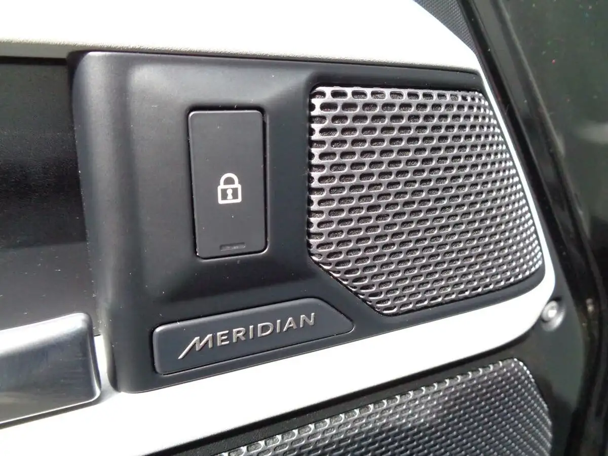 2021-land-rover-110-defender-30-d300-hard-top-hse-110-big-38