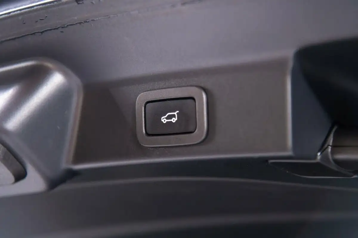 2021-jaguar-f-pace-20-p250-r-dynamic-se-big-20