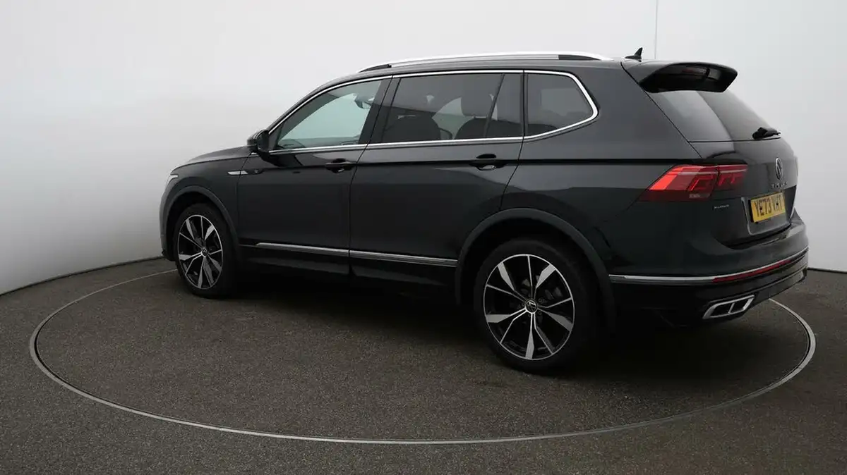 2023-volkswagen-tiguan-allspace-15-tsi-r-line-big-5