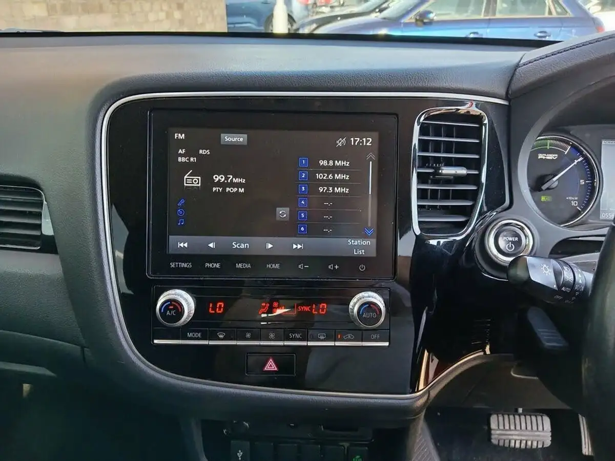 2021-mitsubishi-outlander-24-design-phev-big-5
