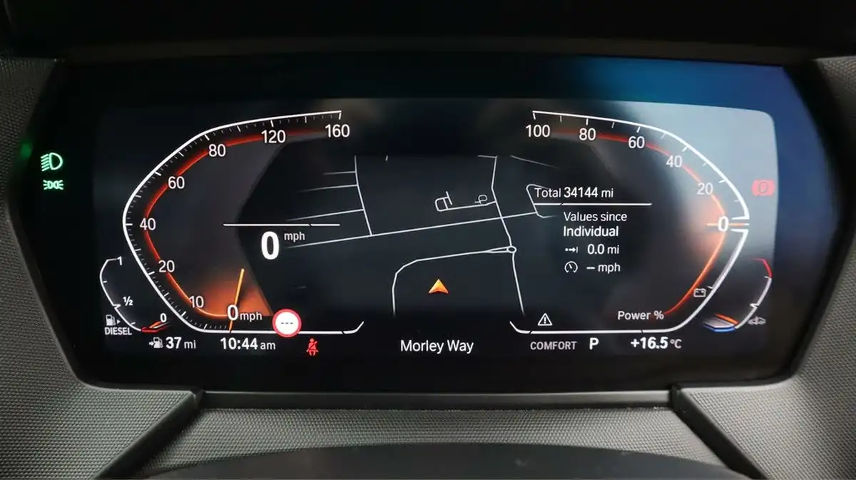 2022-bmw-1-series-15td-116d-sport-dct-big-10