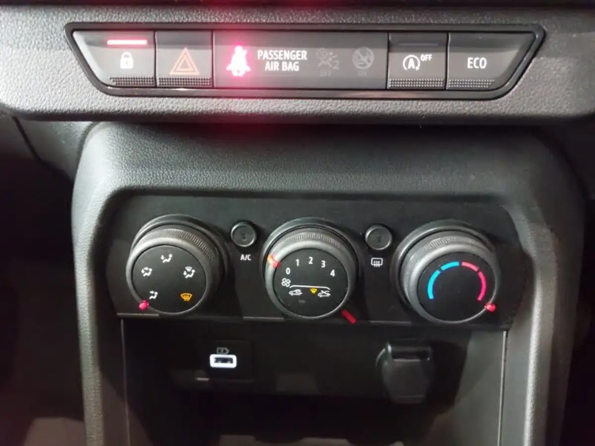 2022-dacia-sandero-10-tce-comfort-90bhp-big-18