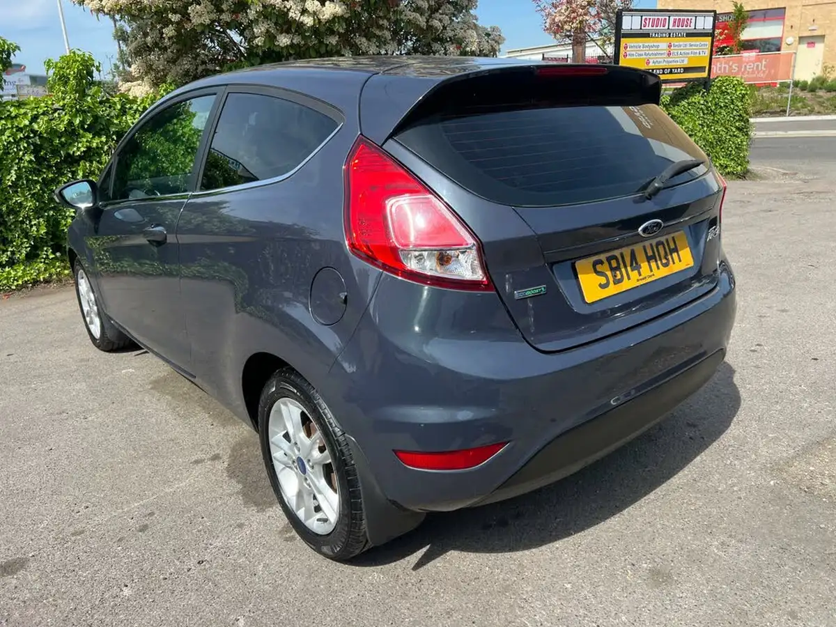 2014-ford-fiesta-10-zetec-100ps-ecoboost-ss-3d-big-18