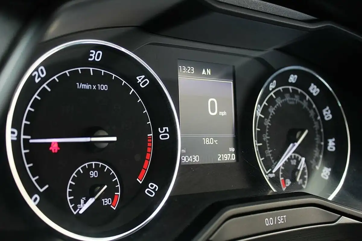 2015-skoda-superb-20tdi-scr-se-l-executive-190ps-hatchback-big-45