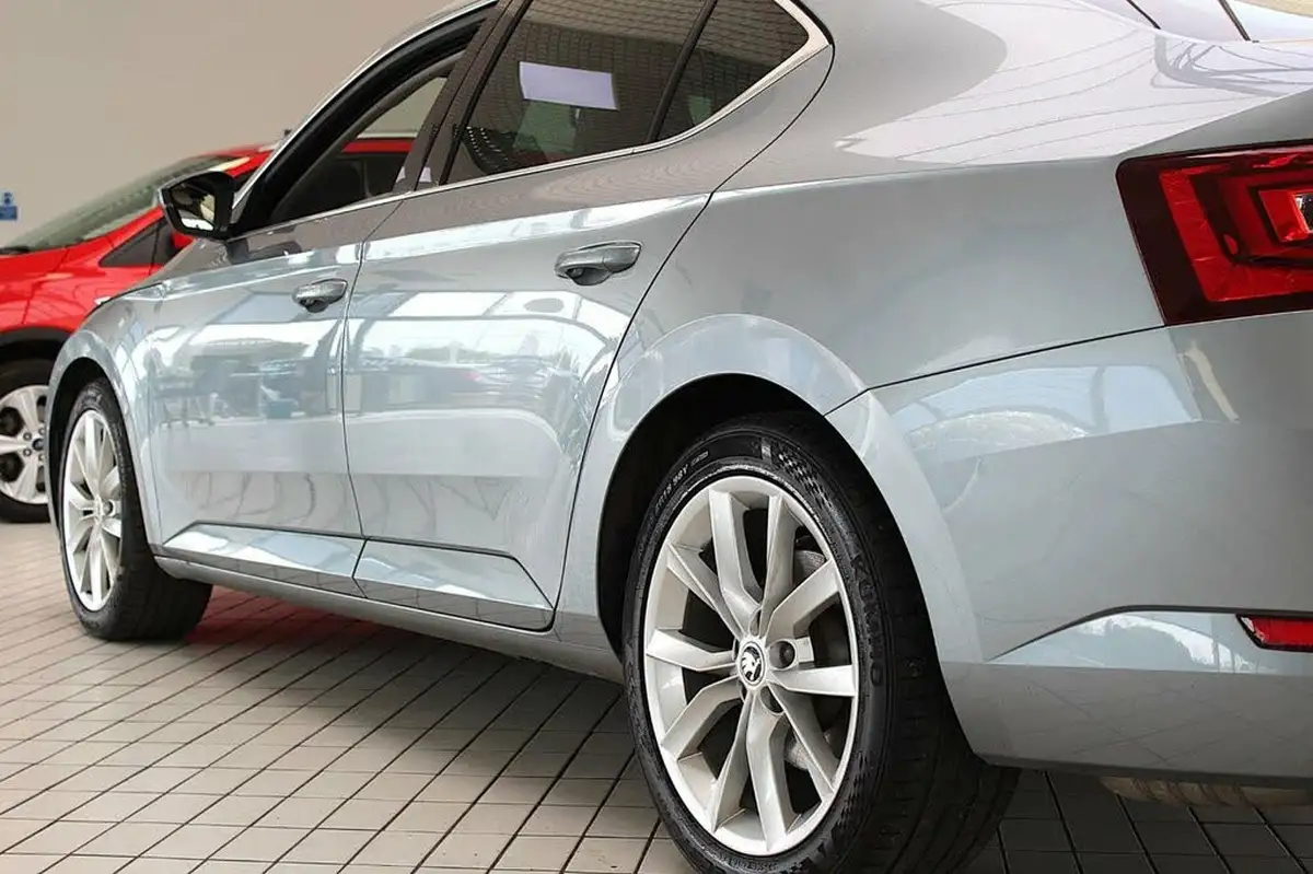2015-skoda-superb-20tdi-scr-se-l-executive-190ps-hatchback-big-17