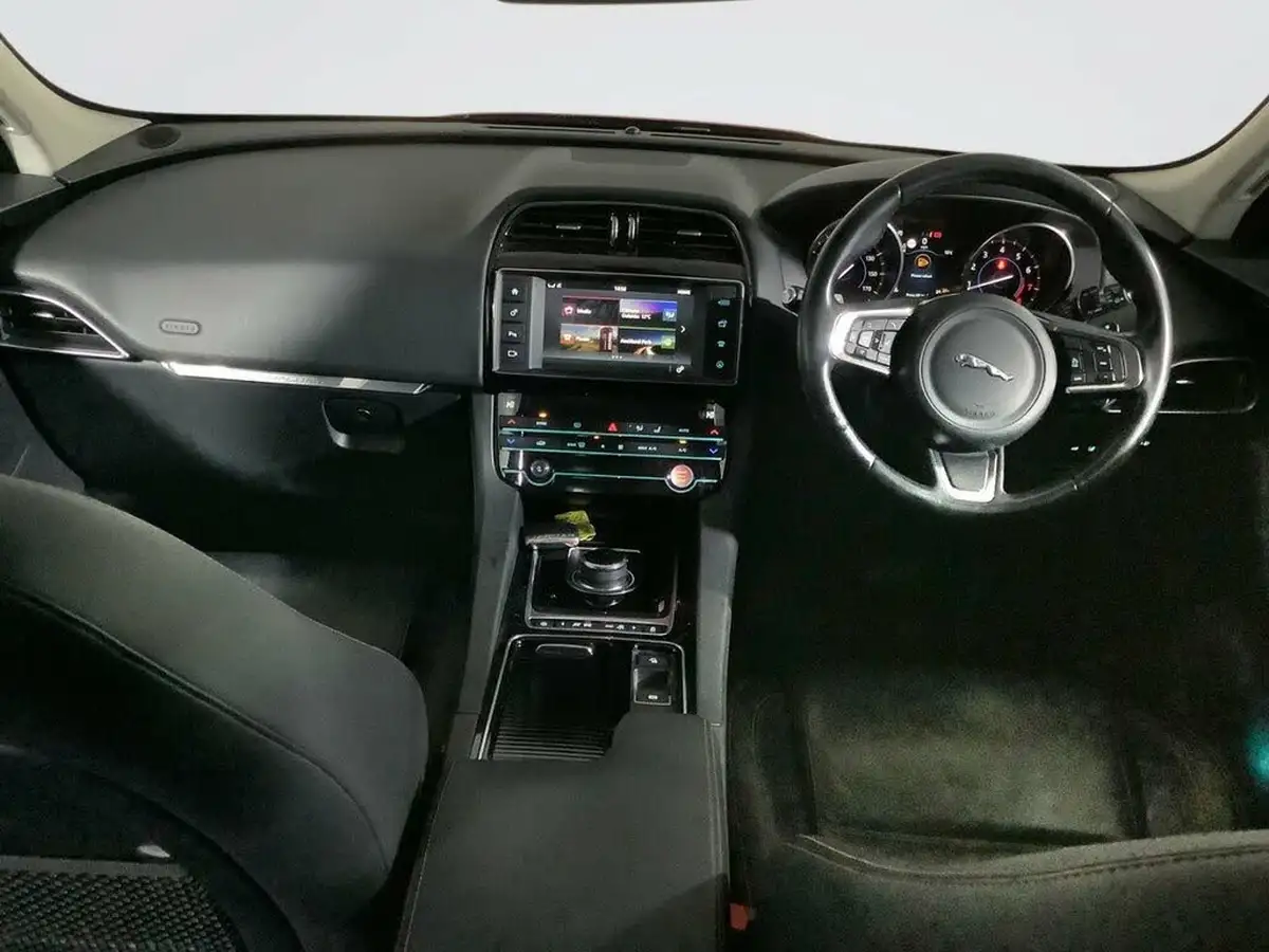 2017-jaguar-f-pace-20i-prestige-250ps-1997cc-big-2