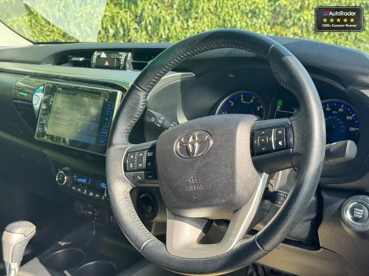 2017-toyota-hi-lux-24d-invincible-x-auto-big-10