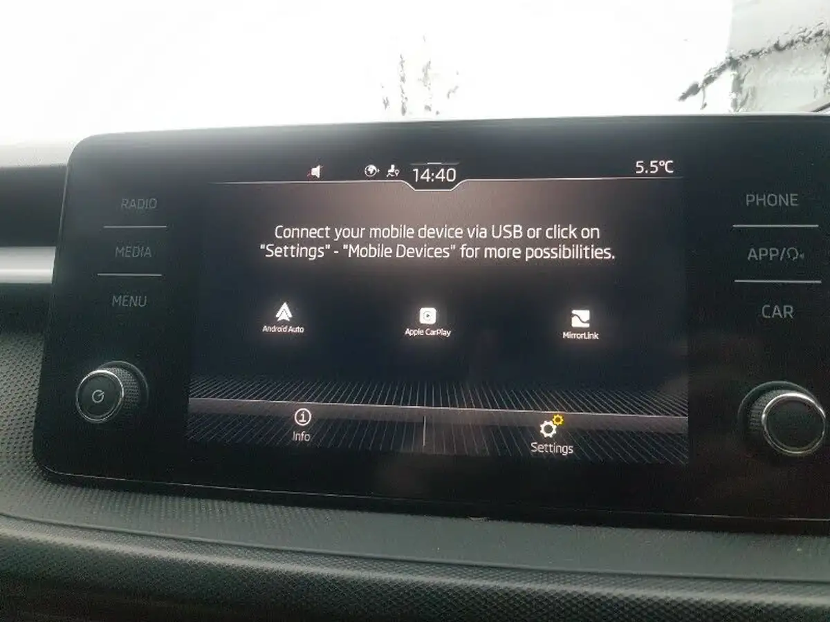 2022-skoda-fabia-10-tsi-colour-edition-109ps-big-11