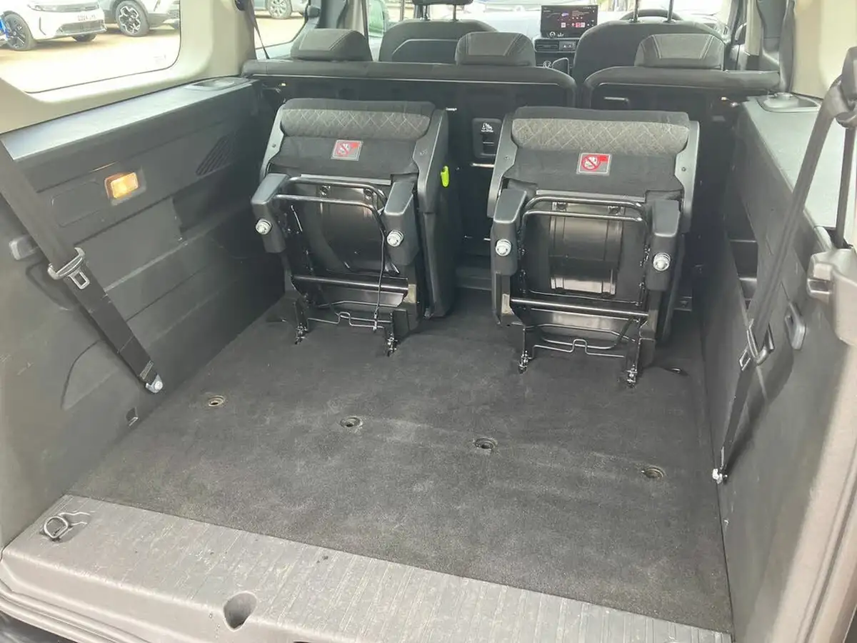 2024-vauxhall-combo-life-e-design-xl-big-19