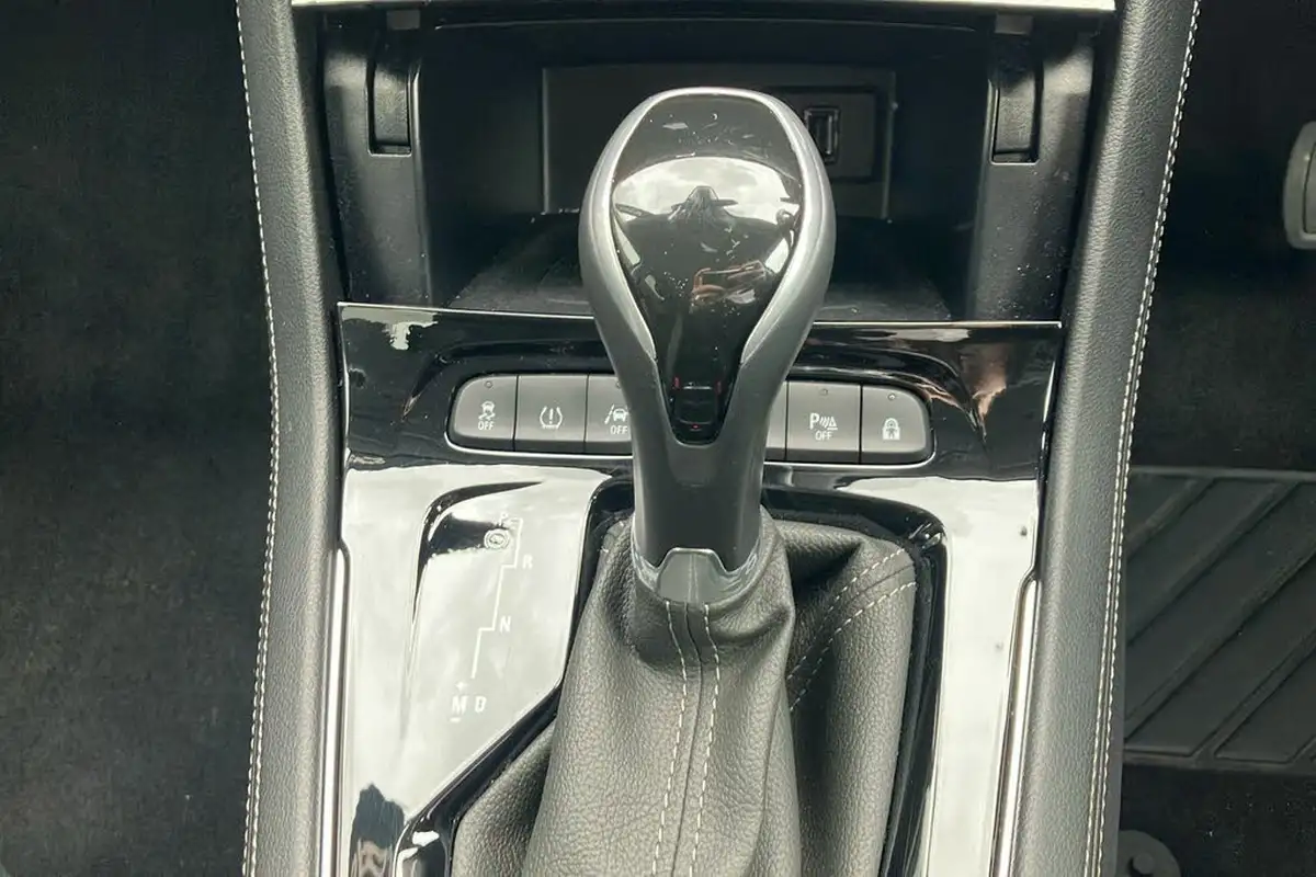 2019-vauxhall-grandland-x-12-sri-nav-auto-big-16