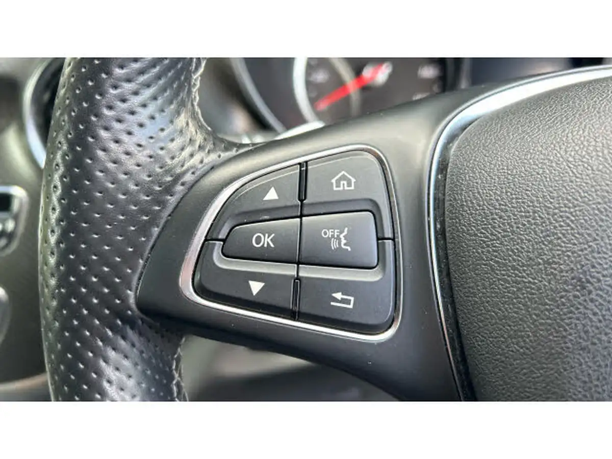 2020-mercedes-benz-v-class-20d-v300d-amg-line-extra-long-big-20