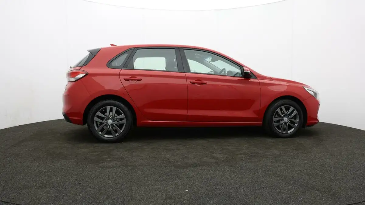 2018-hyundai-i30-16crdi-se-nav-109ps-blue-drive-isg-hatchback-1582cc-dct-big-30