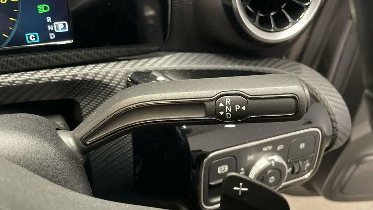 2019-mercedes-benz-a-class-15d-a180d-se-7g-dct-big-18