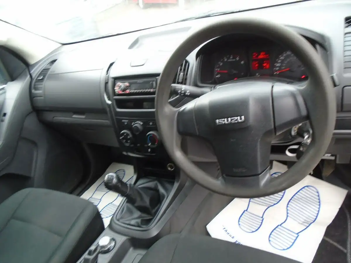 2014-isuzu-d-max-25td-4x4-double-pickup-big-1