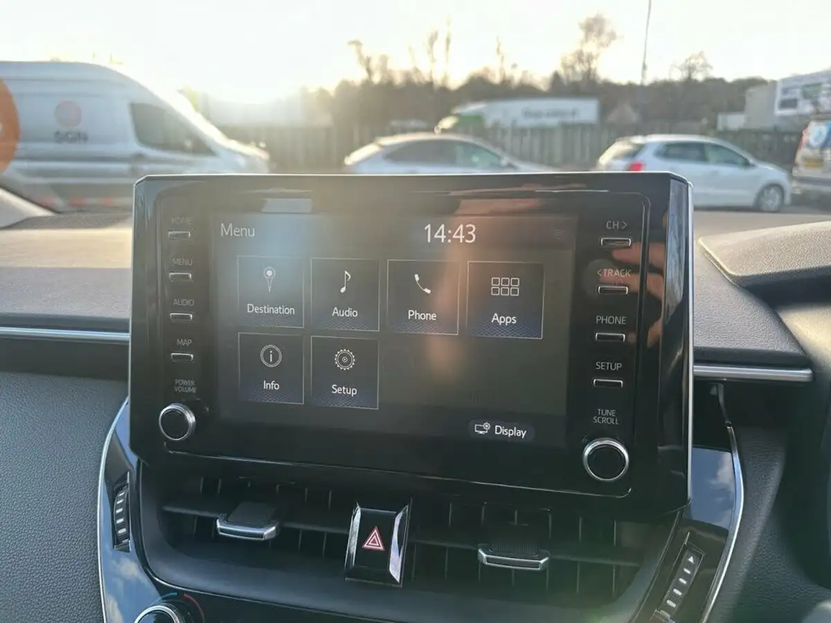2020-toyota-corolla-18-vvt-i-icon-tech-saloon-4d-big-30