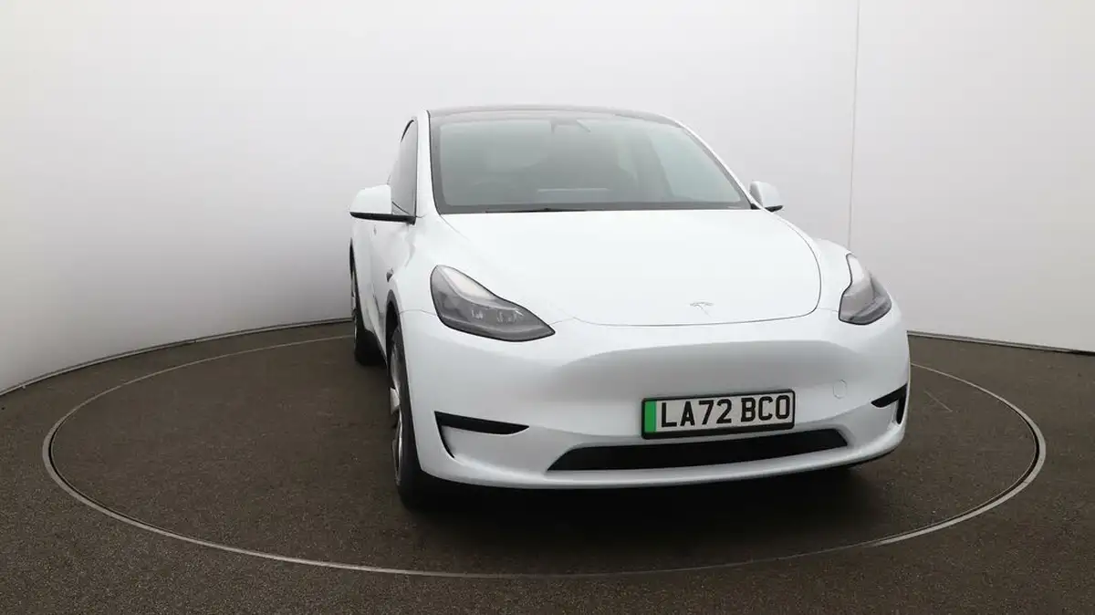 2022-tesla-model-y-e-rwd-big-32