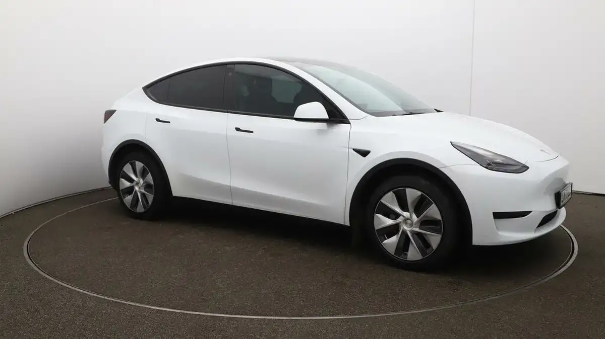 2022-tesla-model-y-e-rwd-big-36